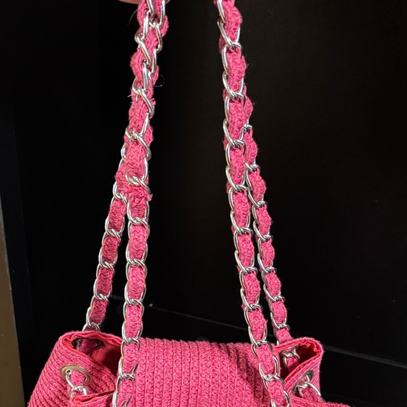 Elegant Pink Crochet Shoulder Bag with Chain Strap - Picture 5 of 8